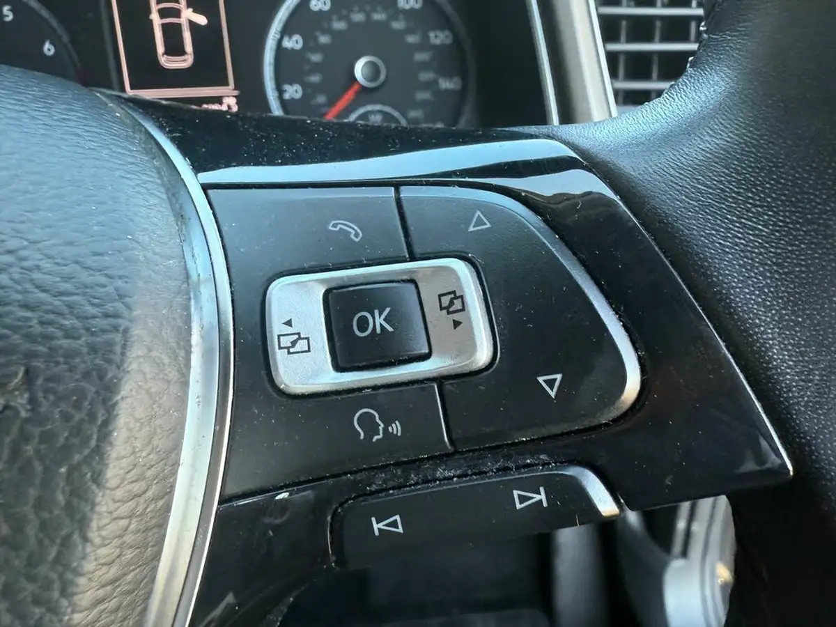 2018-volkswagen-t-roc-10-tsi-se-big-16