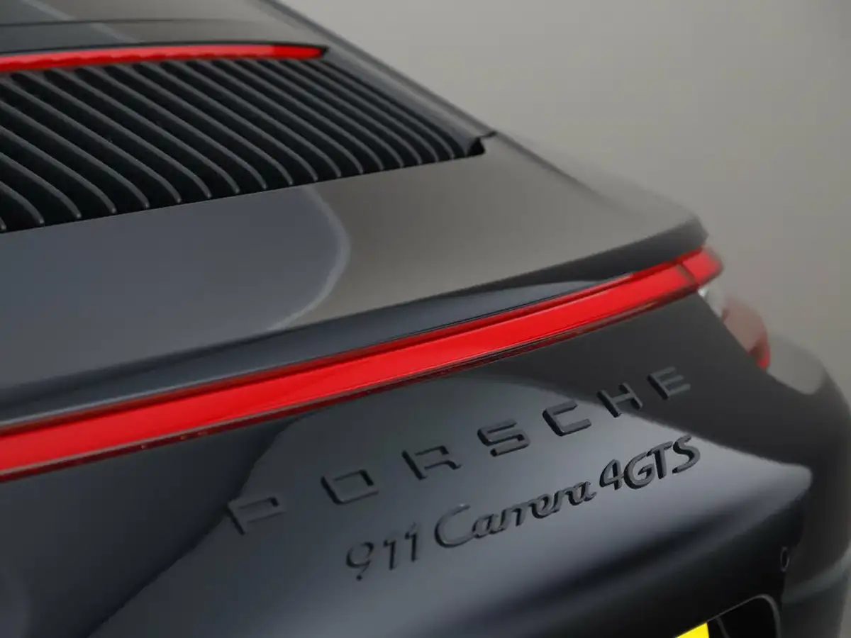 2019-porsche-911-30-carrera-4-gts-coupe-big-10