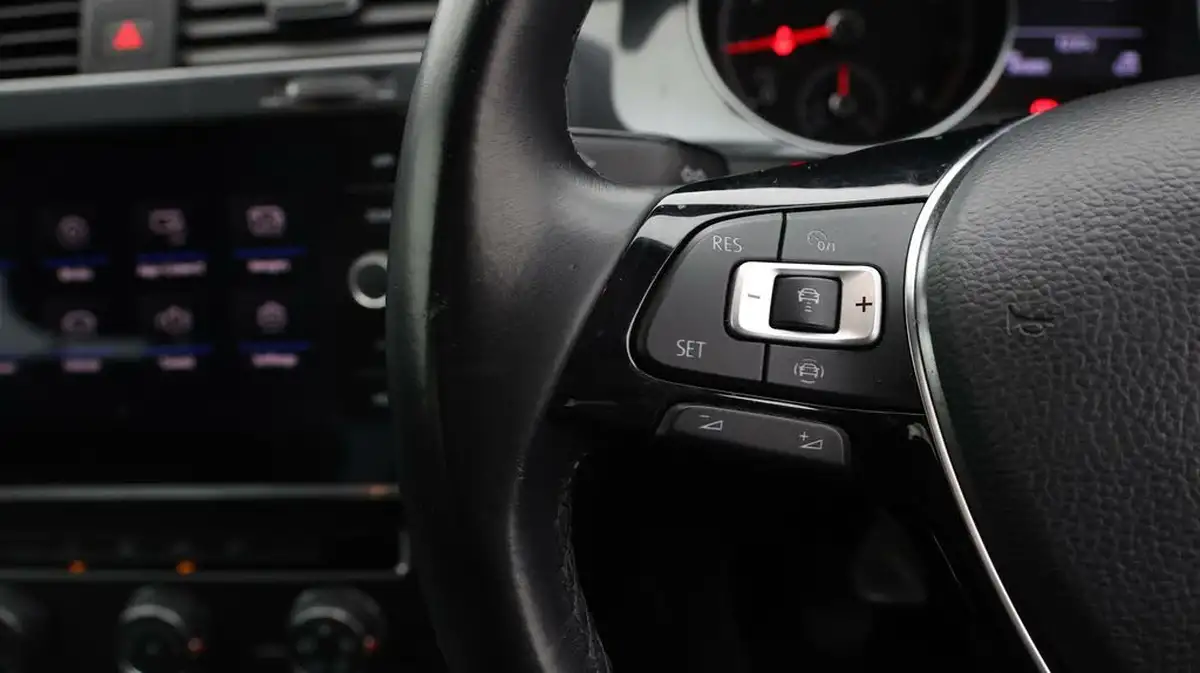 2019-volkswagen-golf-15-tsi-se-130ps-ss-hatchback-5d-big-20