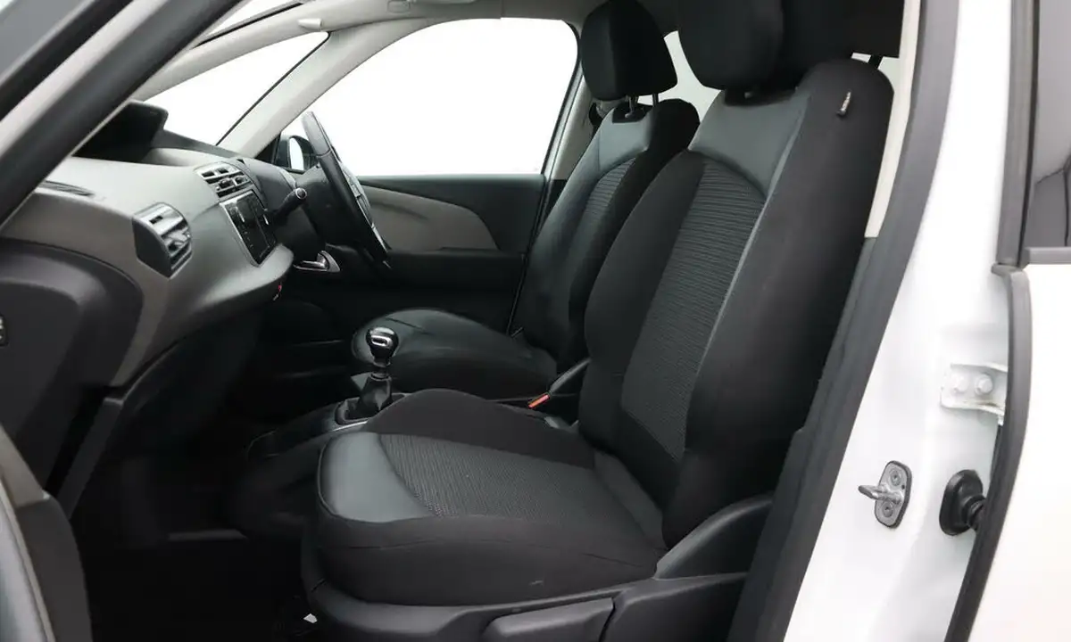 2022-citroen-grand-c4-spacetourer-12-puretech-sense-eat8-big-14