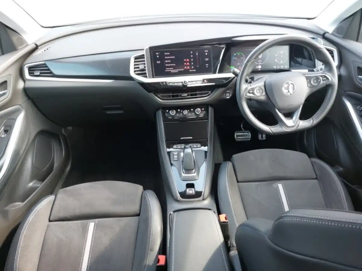 2023-vauxhall-grandland-16-gse-big-2