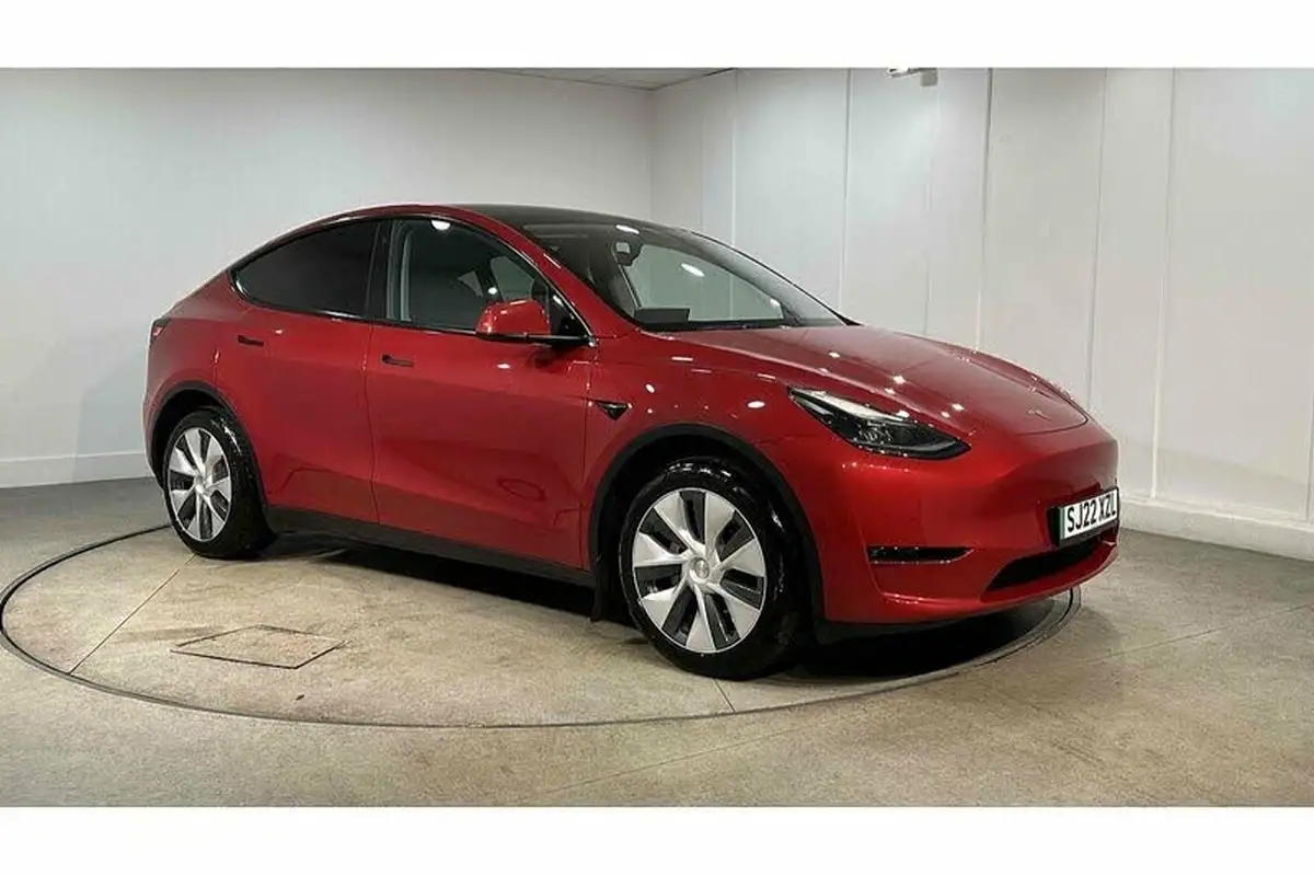 2022-tesla-model-y-e-long-range-big-8
