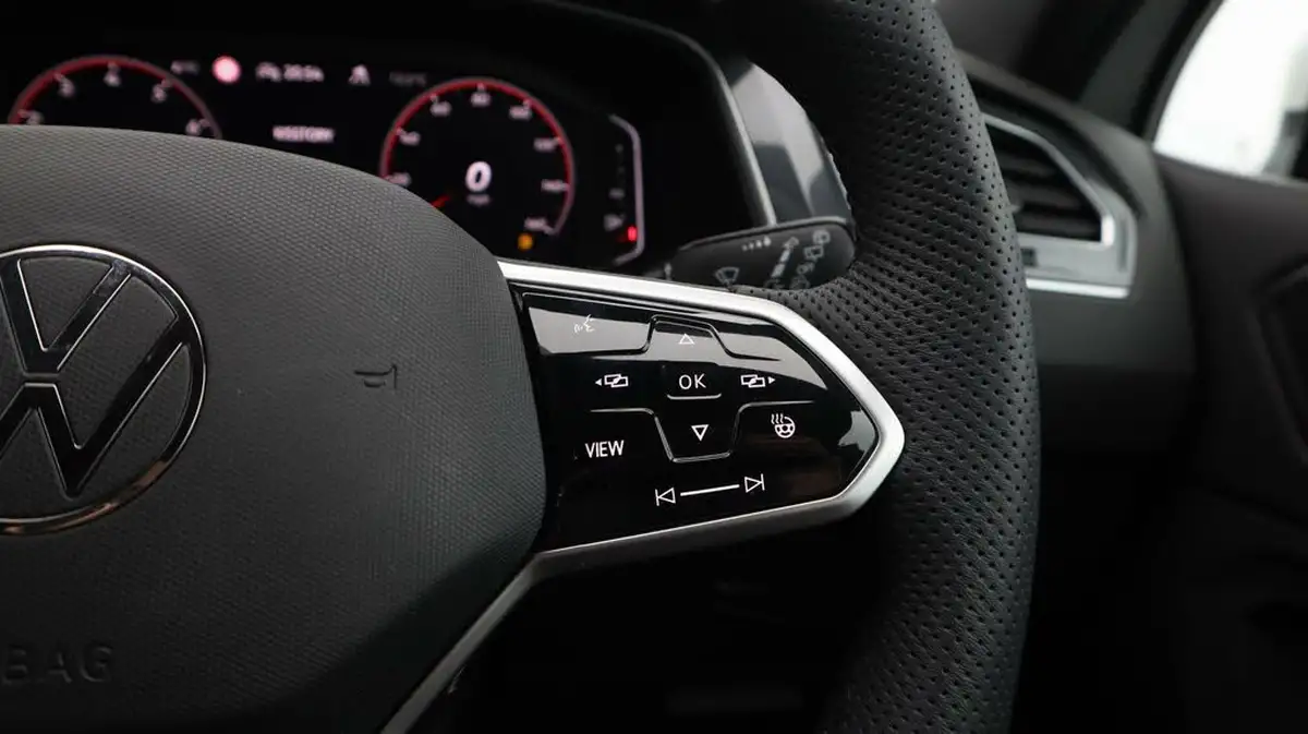 2022-volkswagen-tiguan-15-tsi-r-line-big-26