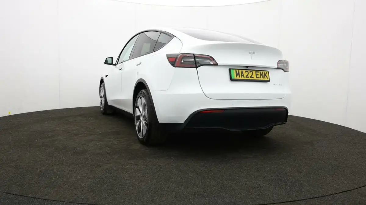 2022-tesla-model-y-e-long-range-big-72