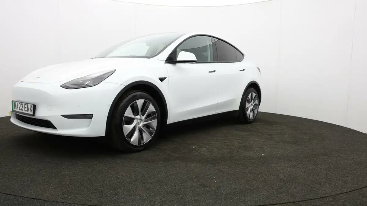 2022-tesla-model-y-e-long-range-big-2
