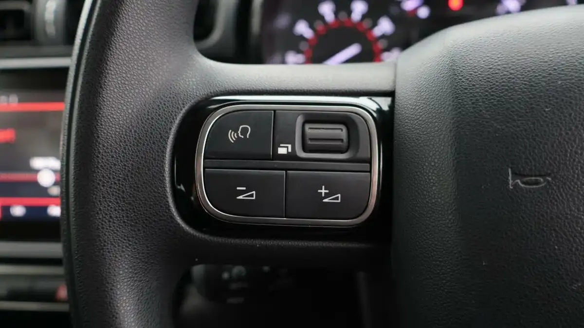 2018-citroen-c3-12-puretech-feel-82ps-big-23