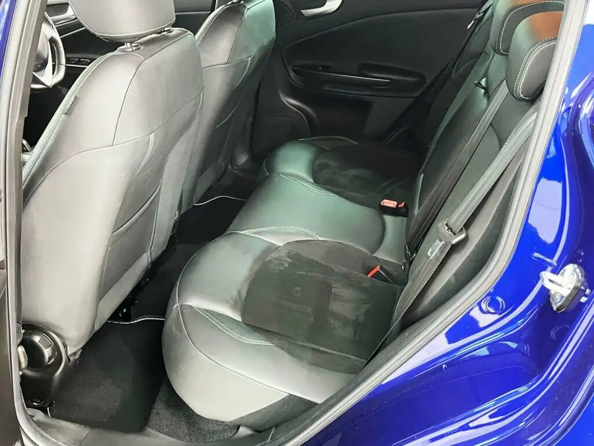 2015-alfa-romeo-giulietta-14-tb-qv-line-big-30
