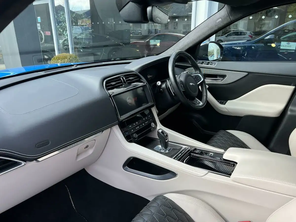 2020-jaguar-f-pace-50-v8-svr-big-11