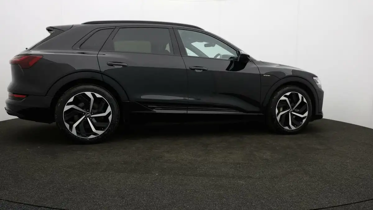 2022-audi-e-tron-55e-black-edition-station-wagon-big-29