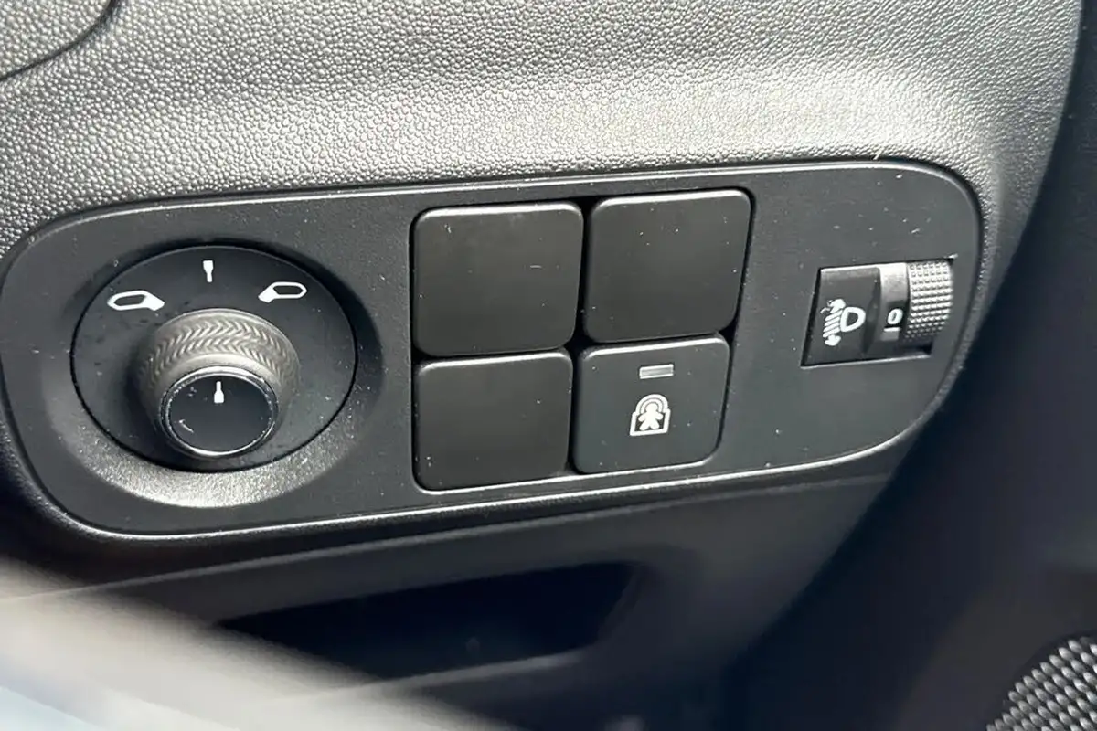 2023-citroen-c3-12-puretech-shine-plus-83ps-ss-big-30