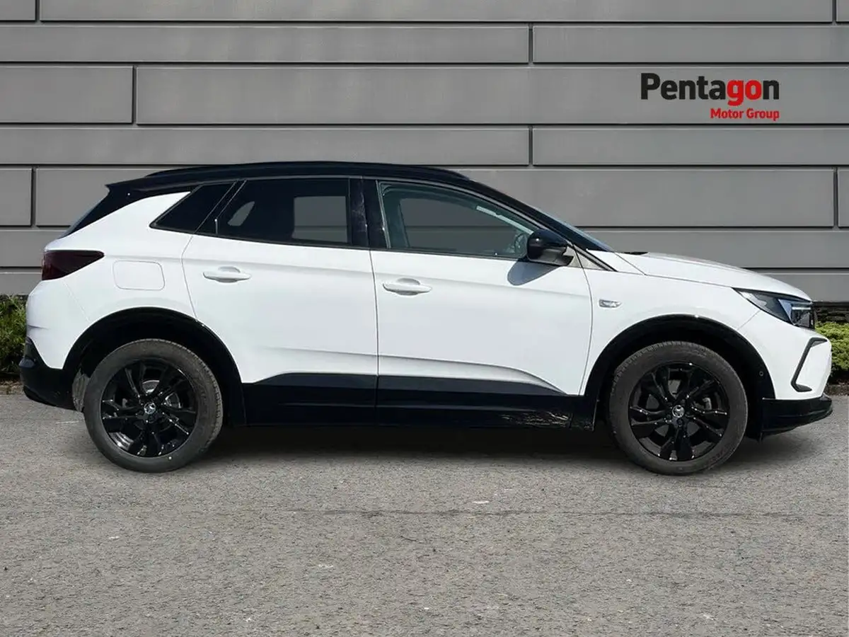 2022-vauxhall-grandland-12-sri-big-10
