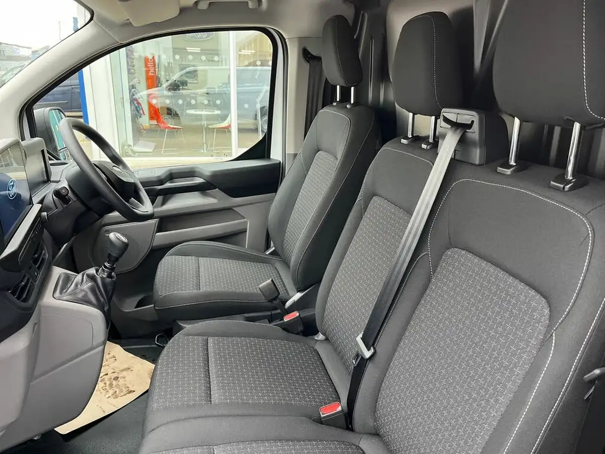 2025-ford-transit-custom-big-7