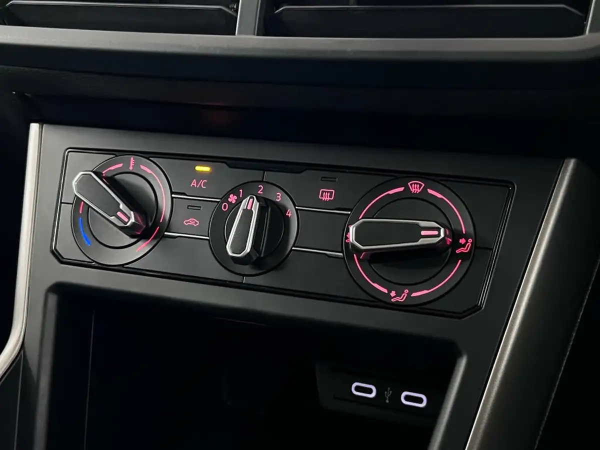 2021-volkswagen-polo-10-tsi-match-big-30