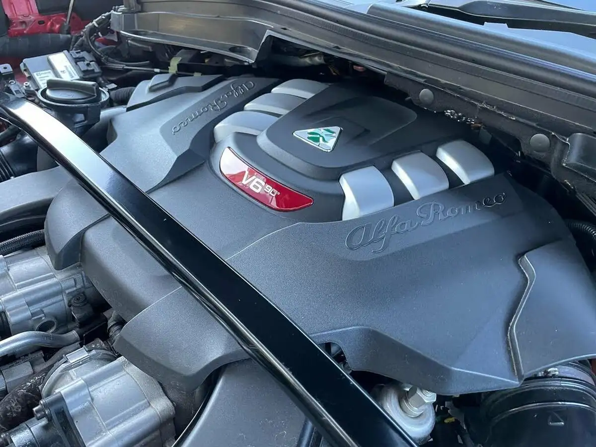 2018-alfa-romeo-stelvio-29-biturbo-quadrifoglio-big-31
