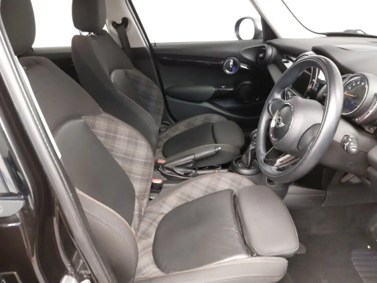 2017-mini-cooper-15-cooper-seven-5d-auto-big-5