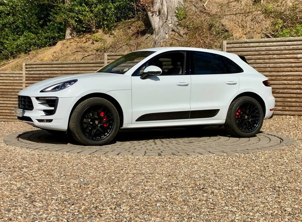 2016-porsche-macan-30-gts-big-4