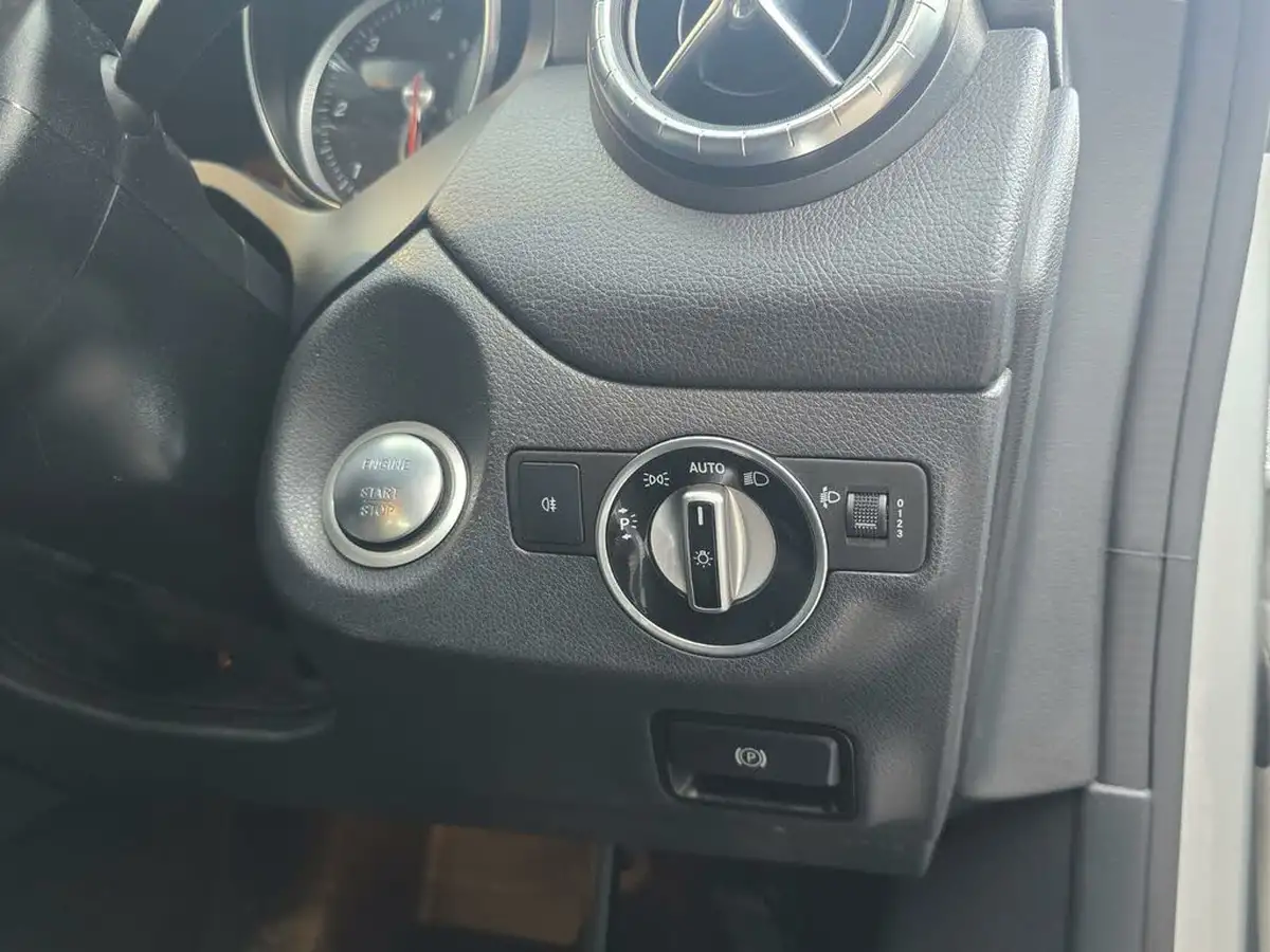 2017-mercedes-benz-cla-21d-cla-220-sport-4matic-coupe-4d-big-33