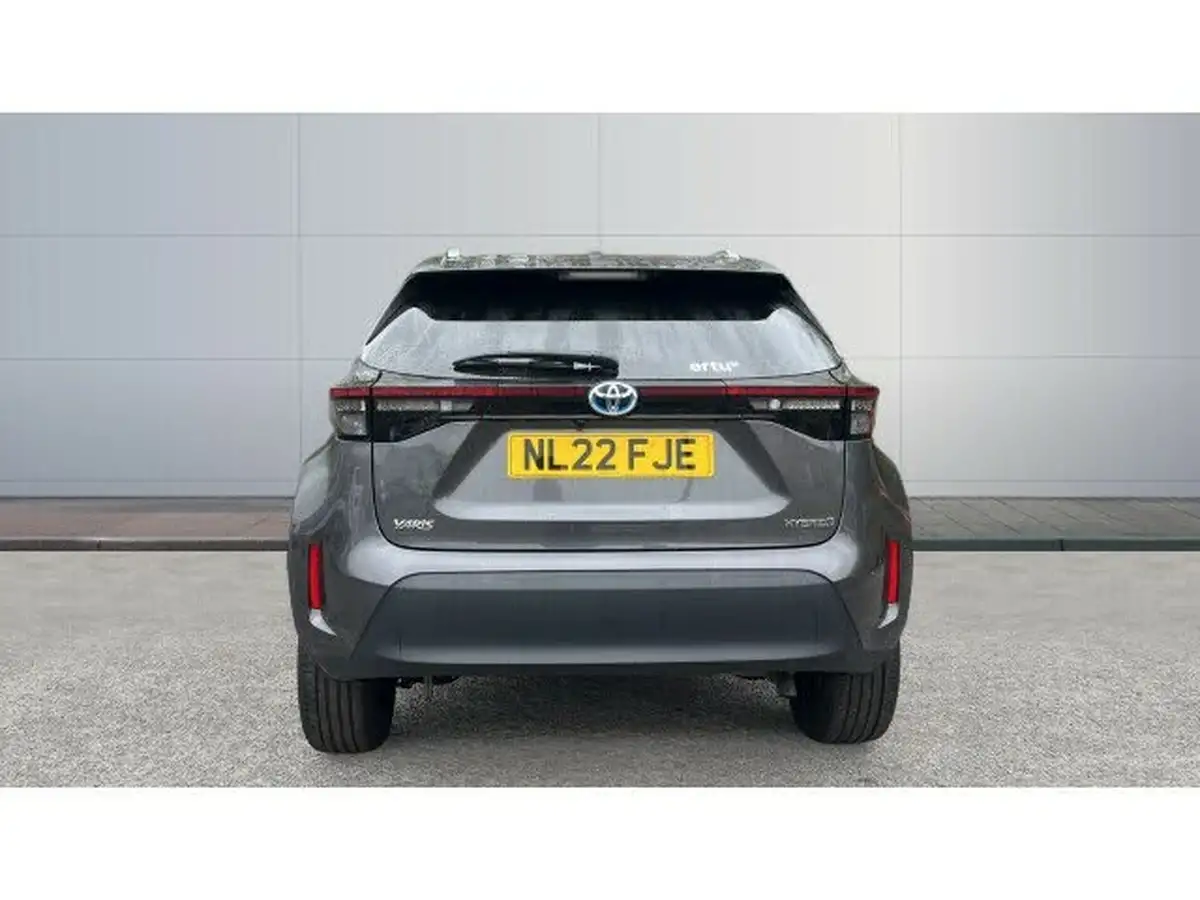 2022-toyota-yaris-15-vvt-i-design-panoramic-roof-big-5