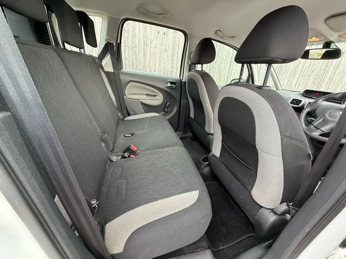 2013-citroen-c3-picasso-16-vtr-big-11