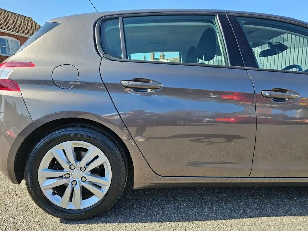 2014-peugeot-308-16hdi-active-big-38