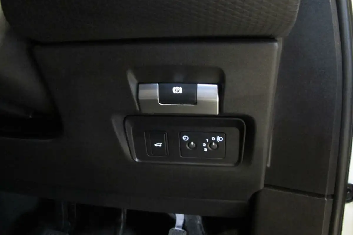 2021-land-rover-range-rover-evoque-20-d165-big-18