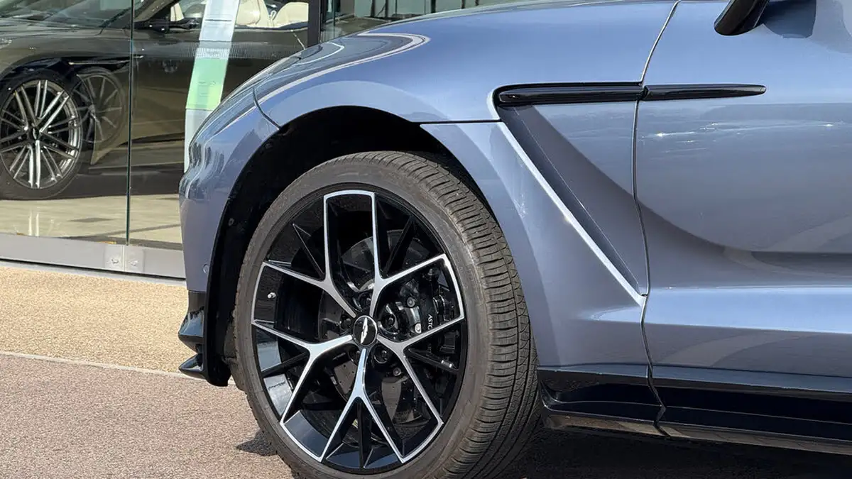 2023-aston-martin-dbx-40-v8-big-8