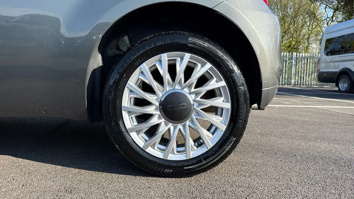 2018-fiat-500-12-lounge-big-17