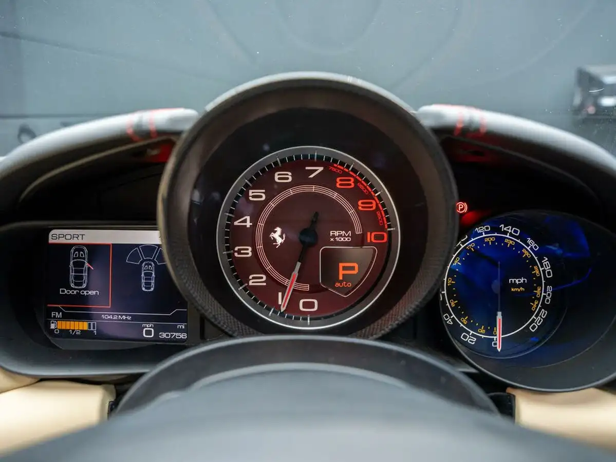 2016-ferrari-california-39-t-big-16