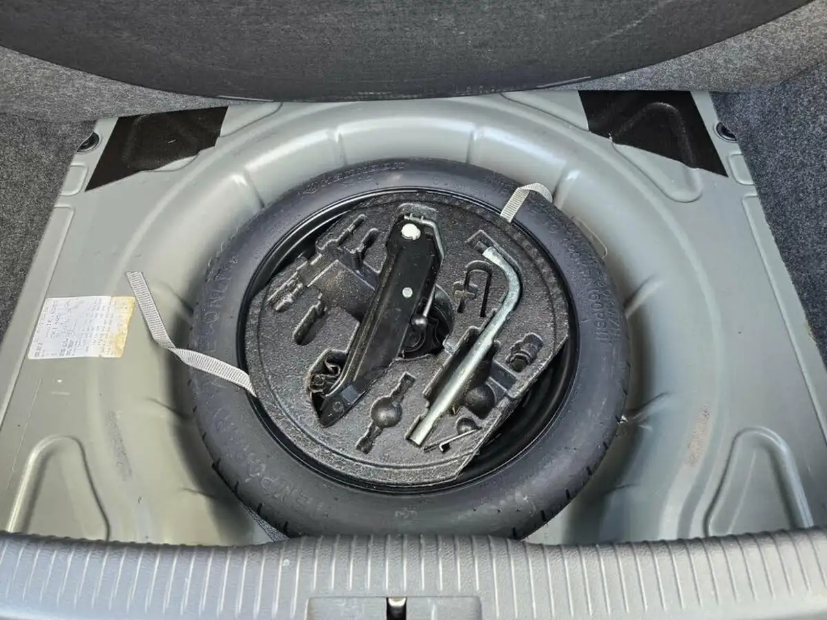 2009-volkswagen-golf-big-18