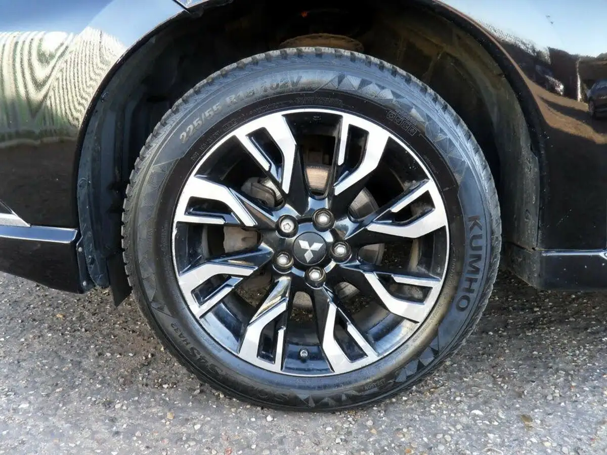 2017-mitsubishi-outlander-20-juro-phev-big-36