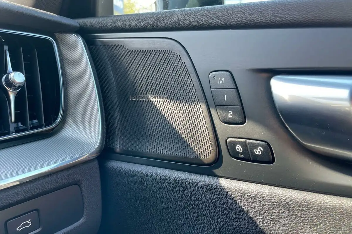 2024-volvo-xc60-20-b5-plus-black-edition-big-43