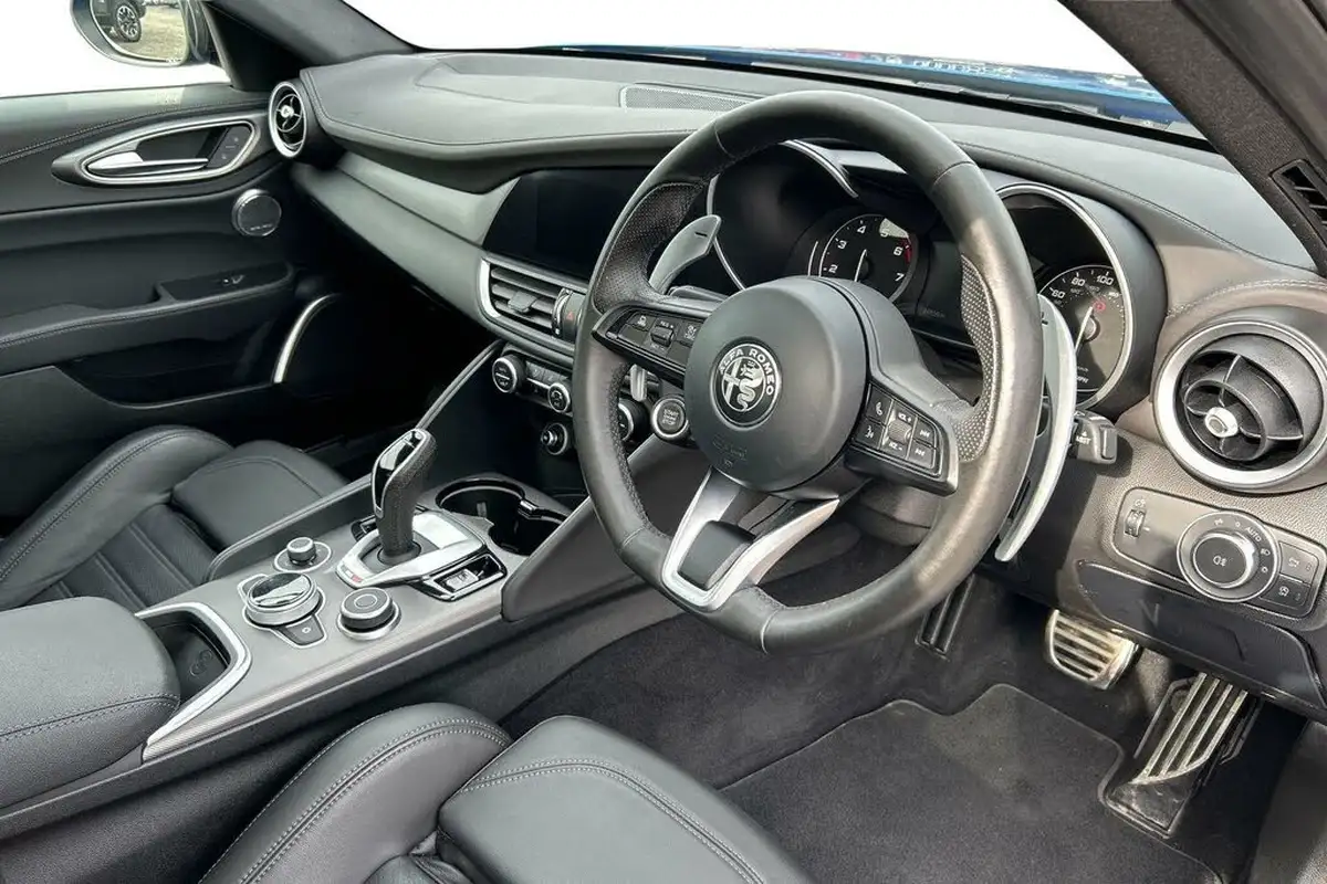 2022-alfa-romeo-giulia-20-veloce-big-5
