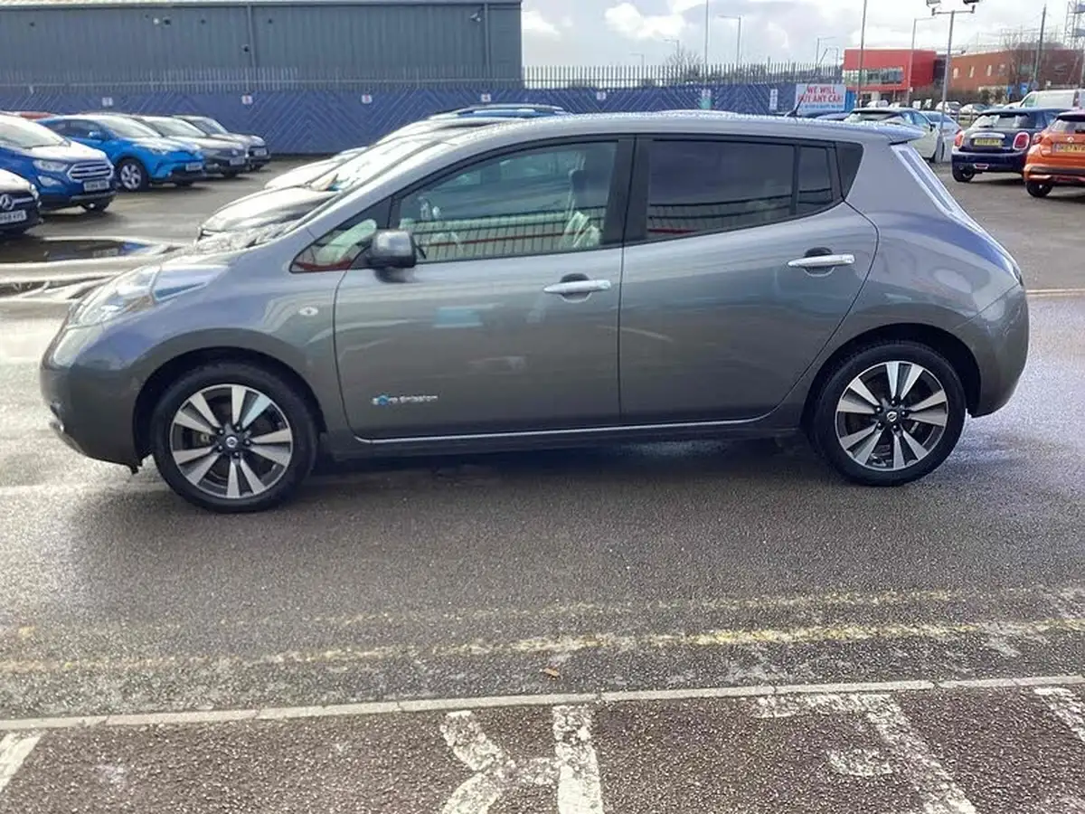 2016-nissan-leaf-e-tekna-30kwh-big-8