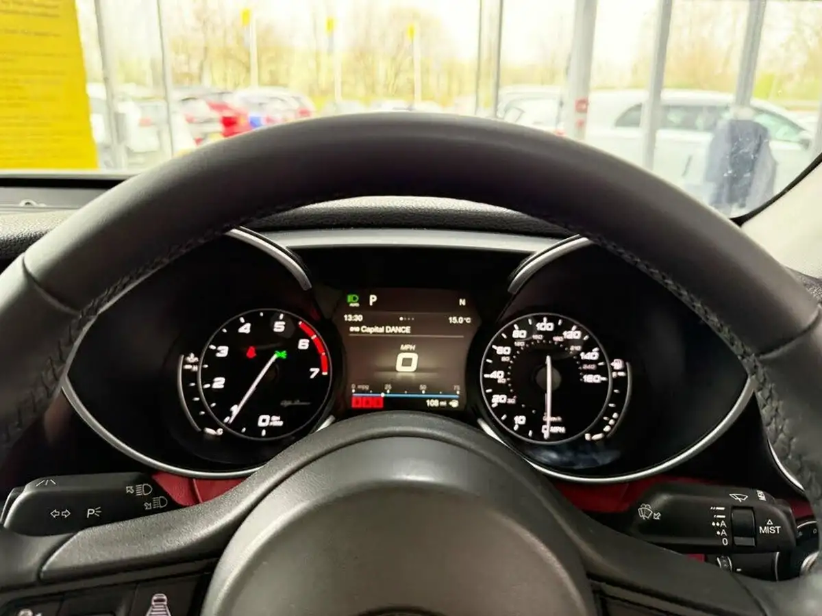 2020-alfa-romeo-giulia-20-nero-edizione-big-16
