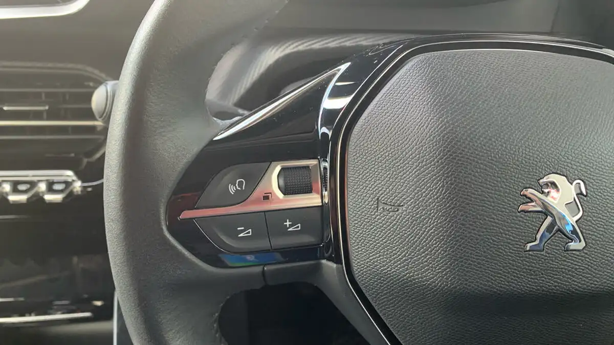 2022-peugeot-208-e-allure-premium-big-22