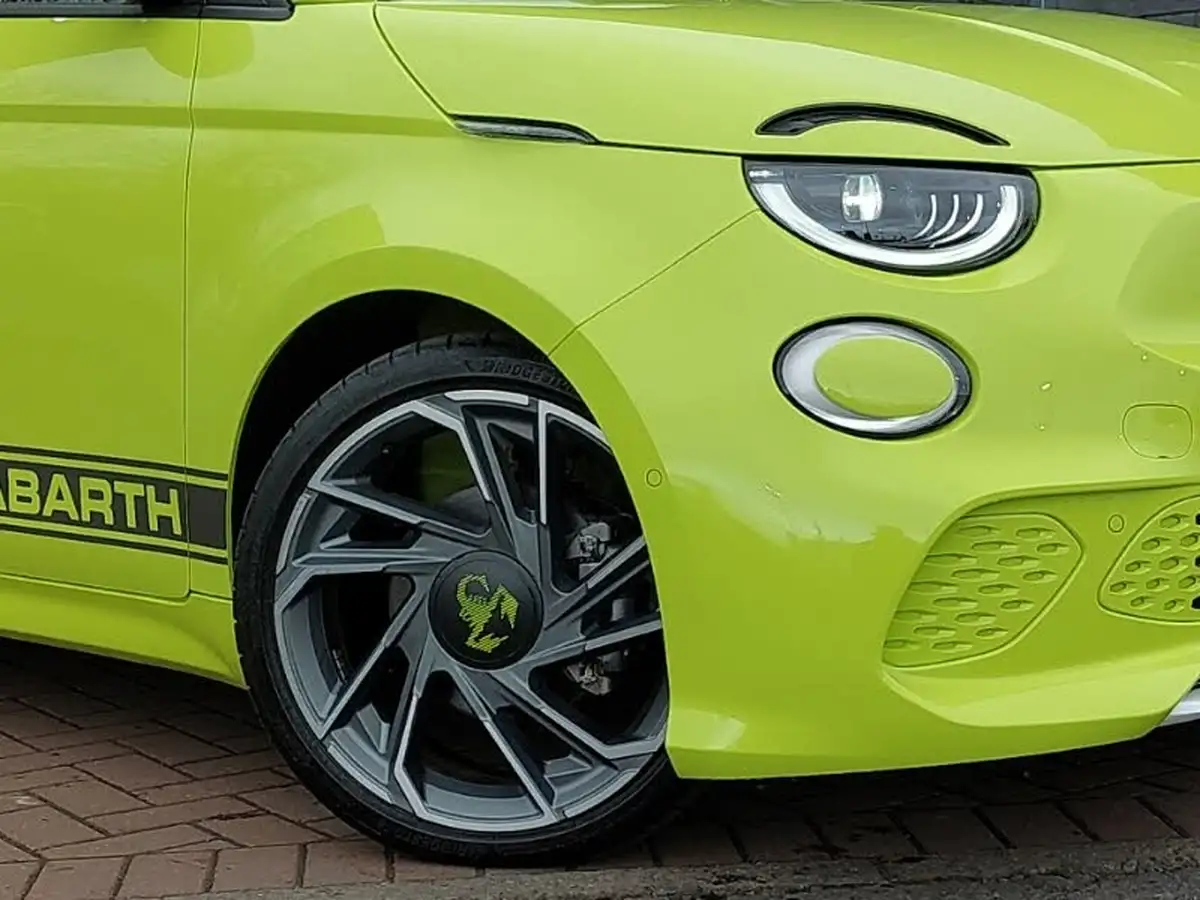 2024-abarth-500-e-500e-turismo-big-8