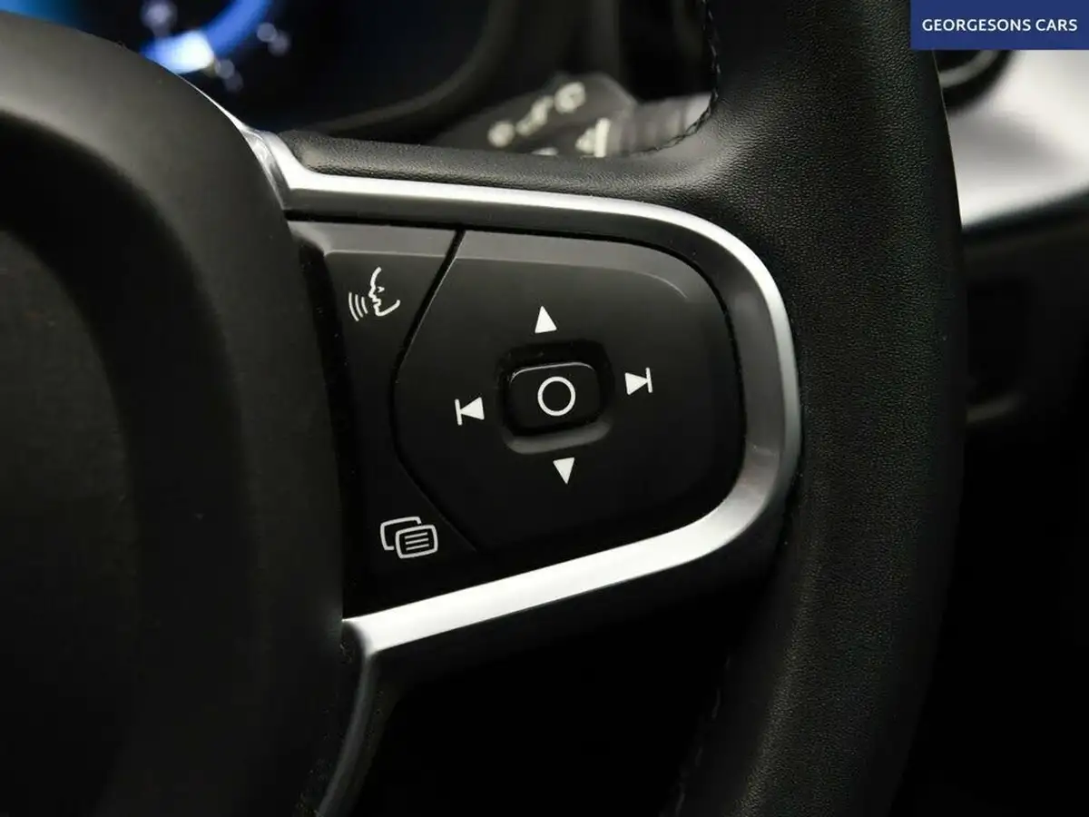 2021-volvo-xc60-20-b5-momentum-big-31