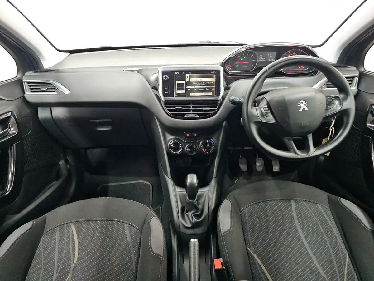 2014-peugeot-208-12-active-vti-3d-big-1