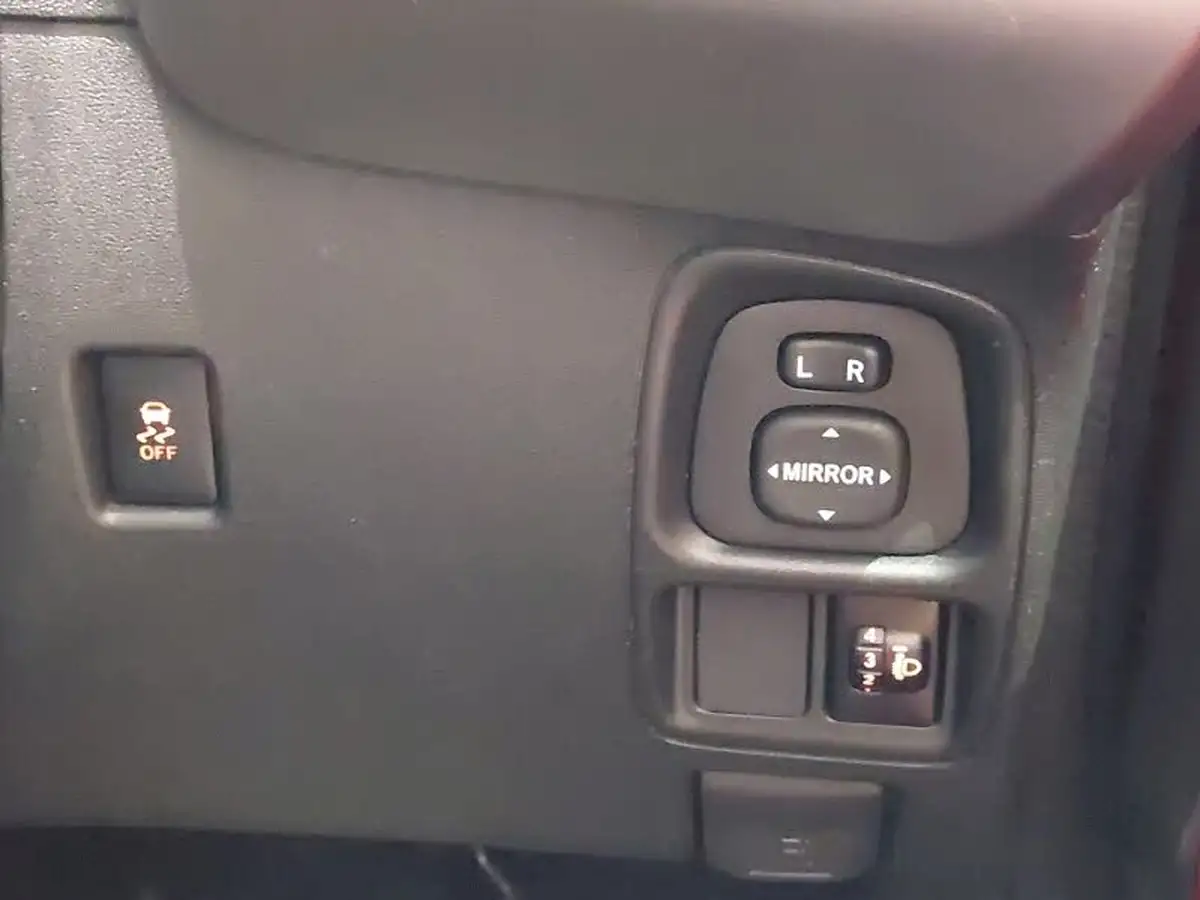 2017-toyota-aygo-10-vvt-i-x-play-71bhp-5d-big-18