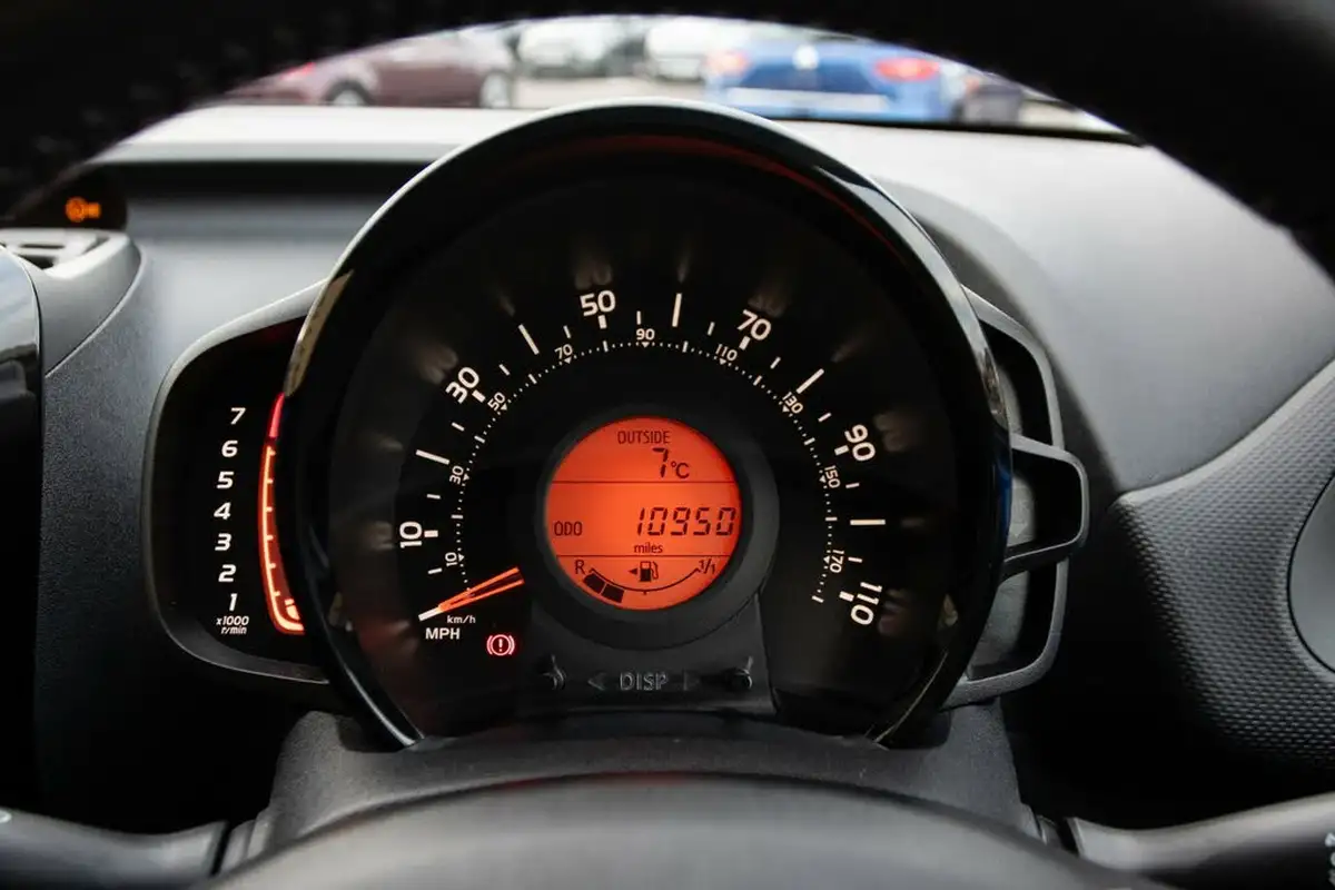 2021-citroen-c1-10-vti-shine-5d-big-11