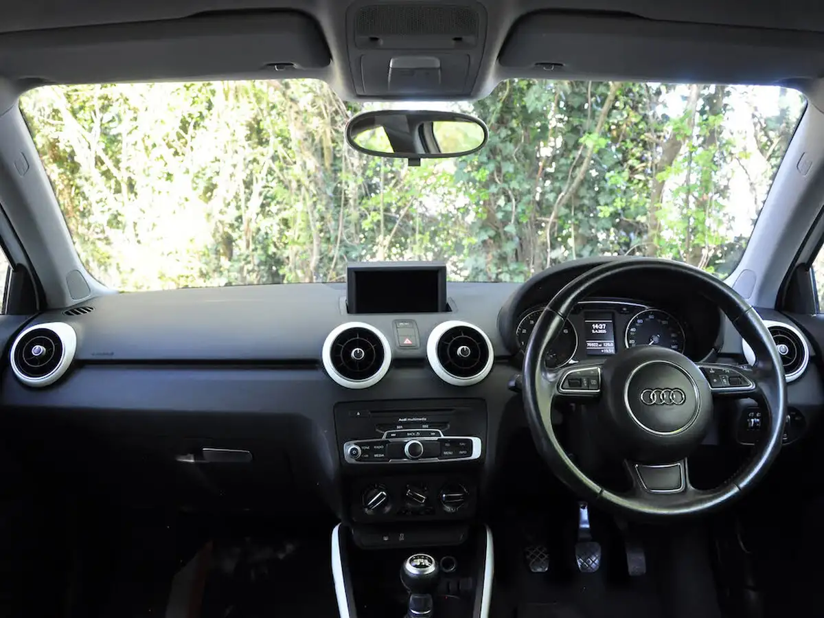 2011-audi-a1-14-competition-line-tfsi-big-14
