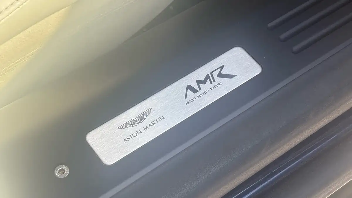 2019-aston-martin-db11-big-17
