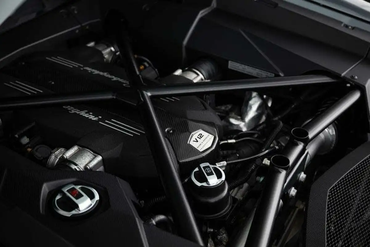 2017-lamborghini-aventador-65-s-big-11