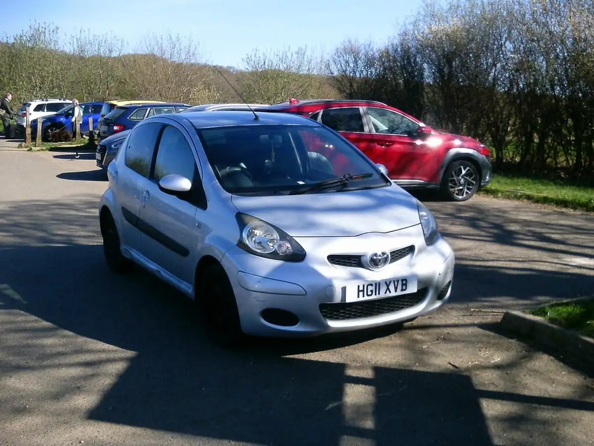 2011-toyota-aygo-10-aygo-ice-5d-big-18