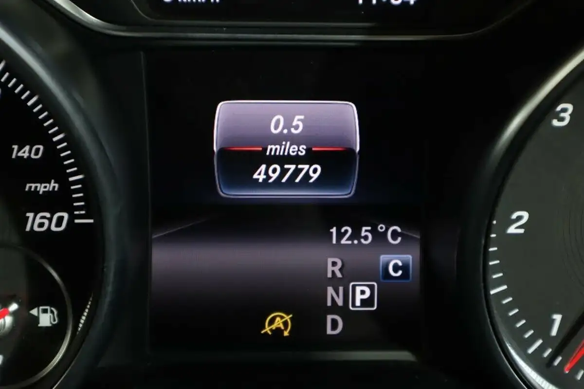 2017-mercedes-benz-cla-21d-cla-220-amg-line-coupe-4d-big-17