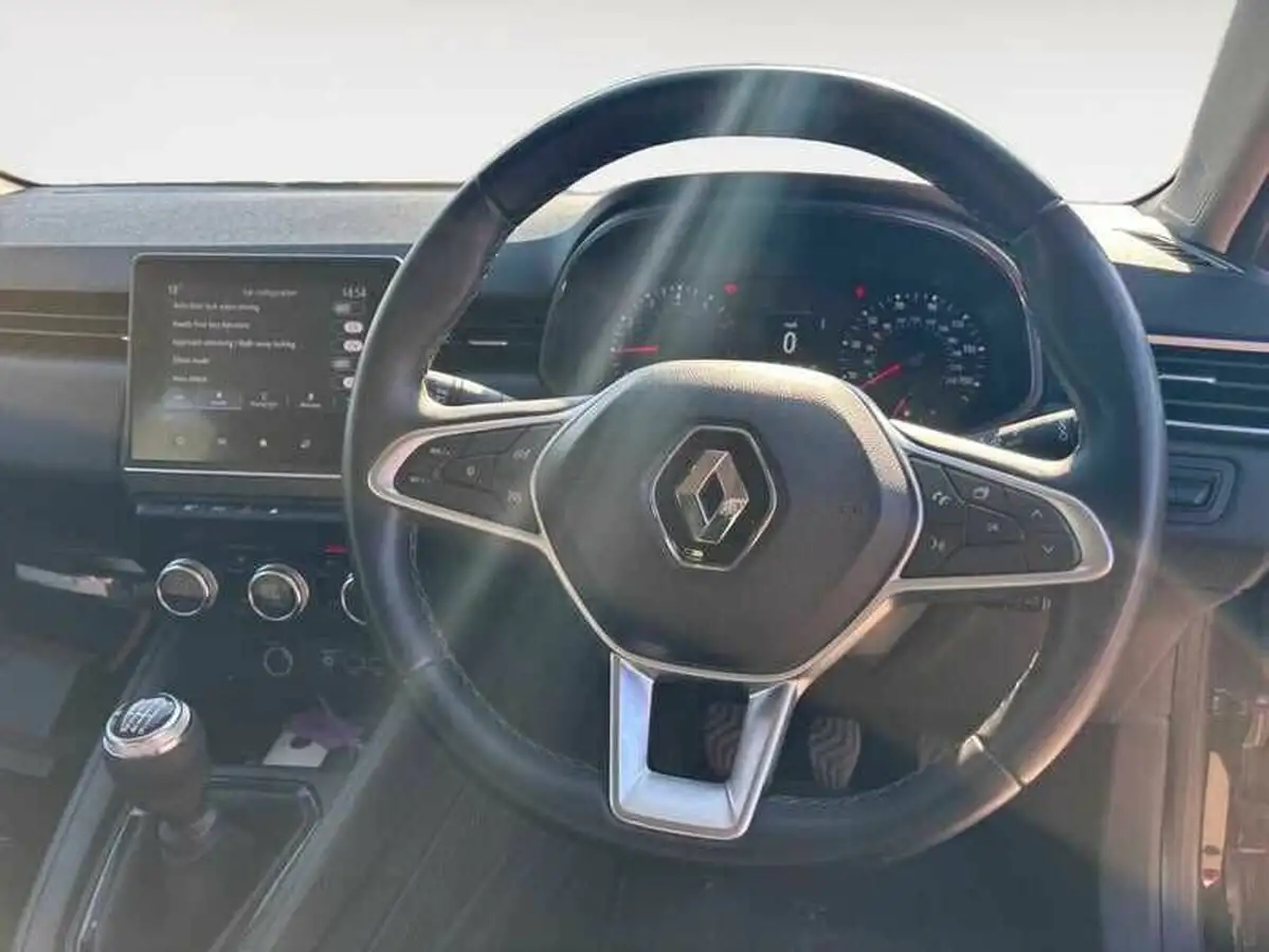 2021-renault-clio-10-tce-iconic-edition-big-3