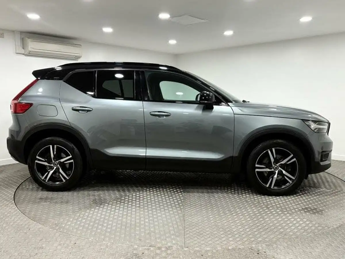 2019-volvo-xc40-20td-d3-r-design-awd-geartronic-big-1