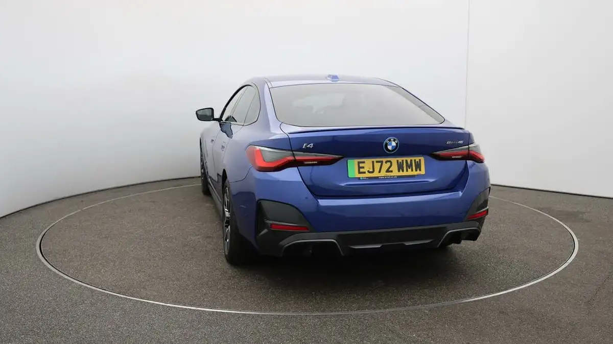 2022-bmw-i4-e-edrive40-m-sport-big-54