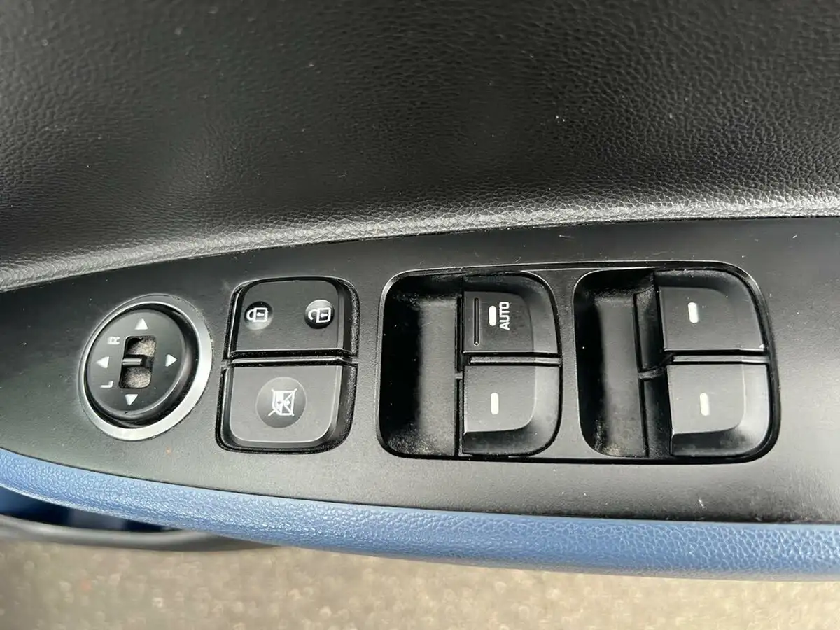2014-hyundai-i10-10-premium-big-37