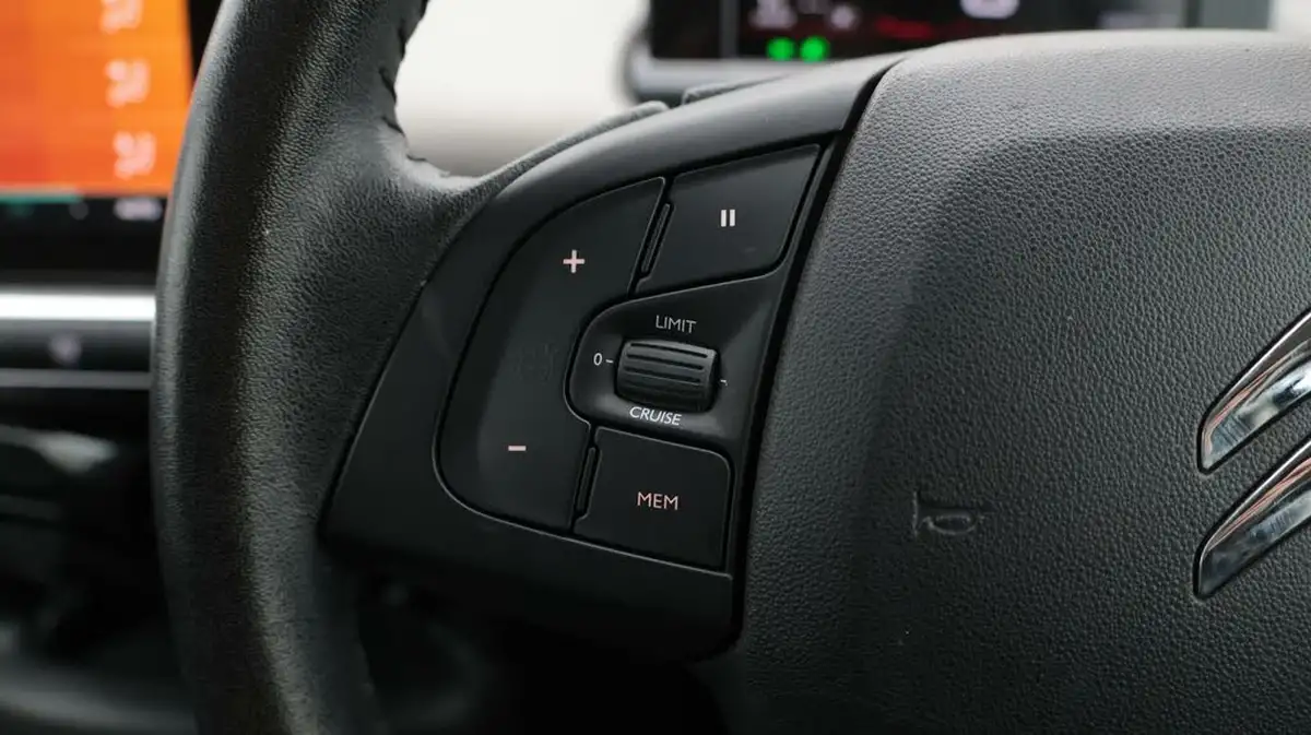 2018-citroen-c4-cactus-12-puretech-flair-110ps-big-25
